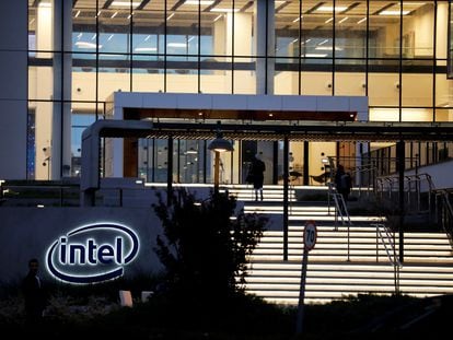 El edificio inteligente que sirve de sede a Intel en Petah Tikva, cerca de Tel Aviv (Israel).