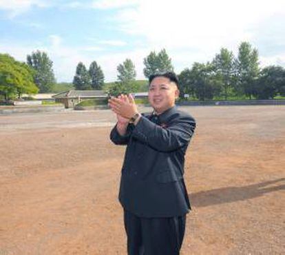 Imagen sin fechar distribuida hoy, martes 7 de agosto de 2012, por la Agencia Central de Noticias de Corea del Norte, del líder del país, Kim Jong-un. EFE/Archivo