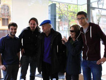 Iglesias y otros líderes de Podemos, con Galeano en Montevideo.