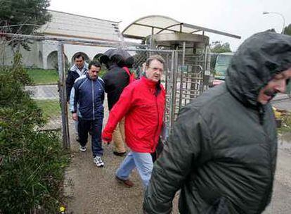 Trabajadores de Delphi abandonan la fábrica de Puerto Real (Cádiz).