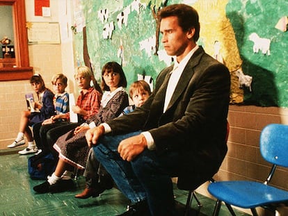 Hasta el duro de Arnold lloraría al dejar a su retoño en la escuela infantil.