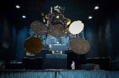 El satélite Hispasat 30W-6 lleva equipos diseñados por la empresa en Valencia.