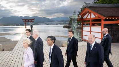 Los dirigentes de la UE, Canadá, Estados Unidos, Reino Unido, Francia y Alemania, durante una visita a la isla de Miyajima, el viernes.