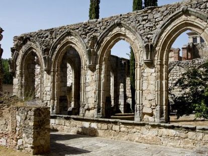 Una de las arquer&iacute;as del claustro g&oacute;tico del Monstaerio de Santa Mar&iacute;a de la Real. 