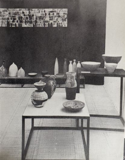 Otra imagen de la exposición 'Tres Ceramistas' en el Ateneo de Madrid (1957).