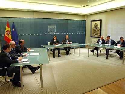 El presidente del Gobierno, José Luis Rodríguez Zapatero, durante la reunión con los banqueros del pasado lunes.