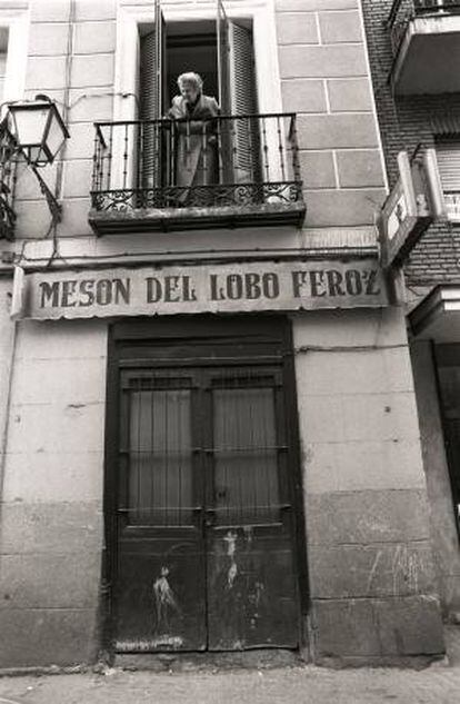 Puerta del mesón, donde hoy funciona un taller de modistas.