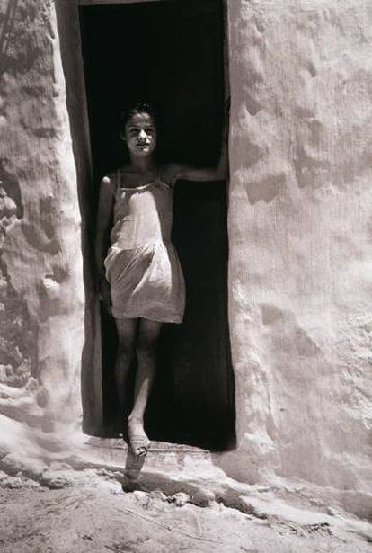 'La niña Blanca', fotografía de Carlos Pérez Siquier en el barrio de La Chanca (Almería), en 1957.