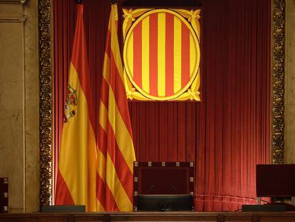 Aspecto del hemiciclo del Parlament de Cataluña este viernes