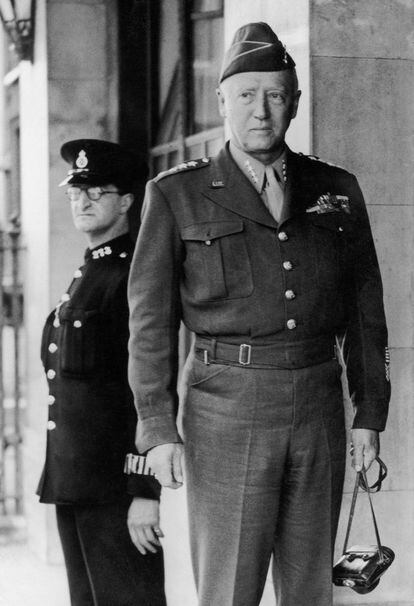 El general Patton en la Segunda Guerra Mundial, durante la Primera fue especialista en tanques Renault F7.