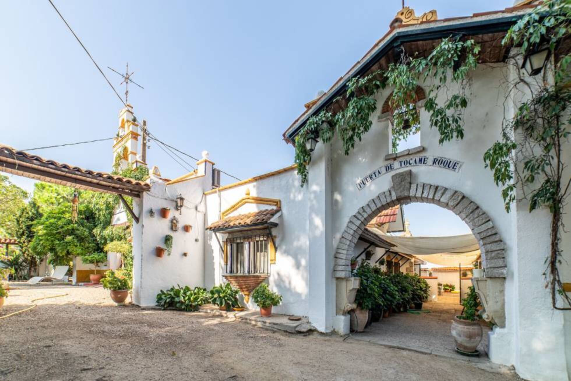 Castillos En Venta En Francia Baratos Se vende pueblo”, “oportunidad, castillo”. 12 lugares increíbles que están  a la venta (y son una ganga) | ICON Design | EL PAÍS