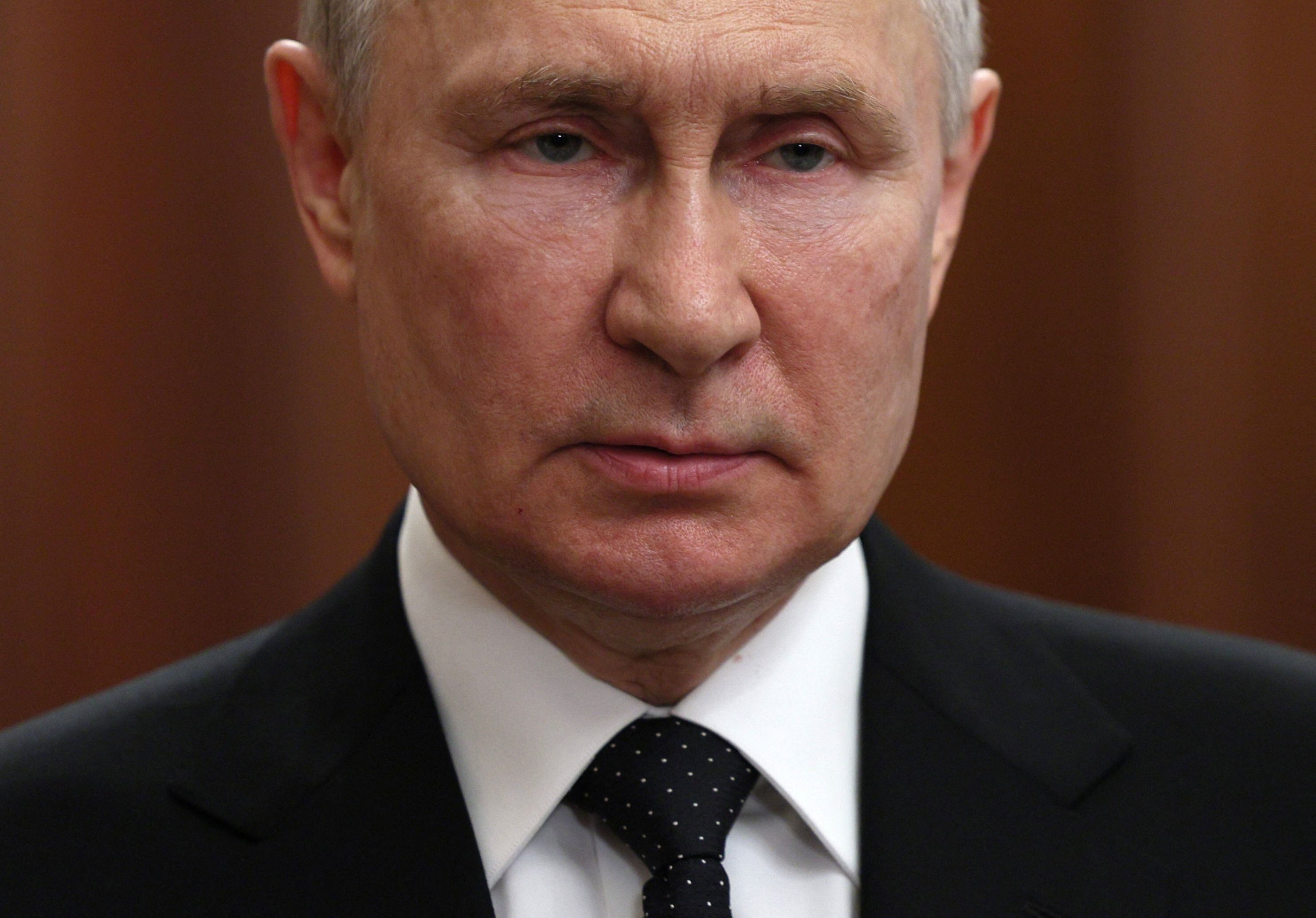 El presidente de Rusia, Vladímir Putin, durante el discurso que ha dirigido a la nación este sábado. En el mensaje televisado, Putin ha calificado la revuelta de “traición” y ha asegurado que sus responsables serán castigados con dureza. 