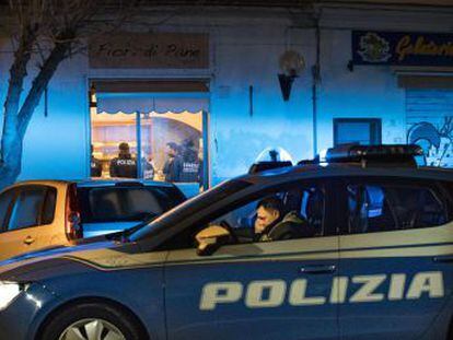 Los carabinieri detienen a 32 miembros del clan Spada, el grupo criminal más poderoso del litoral de Roma, y les acusa de asociación mafiosa