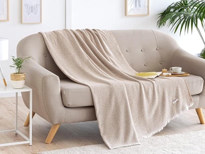 Describimos una serie de mantas extrasuaves para el sofá y la cama.