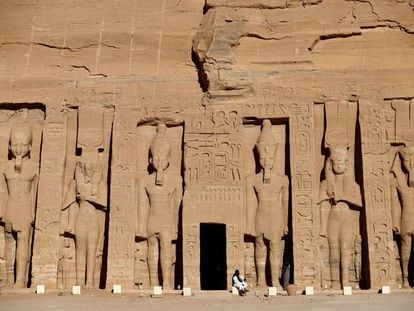 Exterior del templo de Nefertari, en Abu Simbel (Egipto).