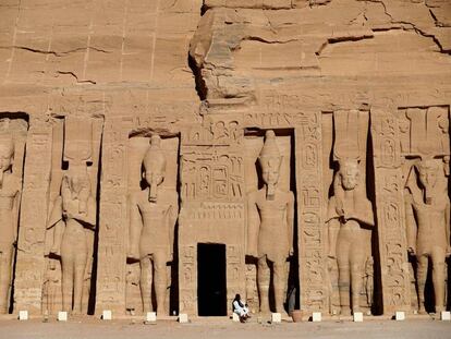 Exterior del templo de Nefertari, en Abu Simbel (Egipto).