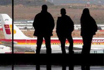 Imagen del aeropuerto de Barajas con aviones de Iberia