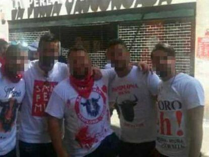 Els cinc acusats d'agredir el juliol del 2016 una jove a Pamplona.