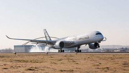 El A350 aterriza por primera vez en el Adolfo Suárez Madrid-Barajas.