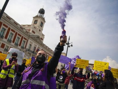 Una concentración feminista en la Puerta del Sol en Madrid este lunes.