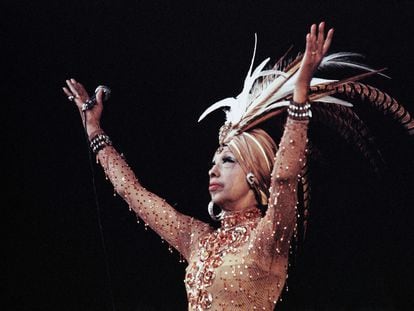 La cantante y bailarina Joséphine Baker, en 1973, durante una gala en el palacio de Versalles.