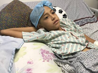 Roiber, de 11 años, en su cama del hospital Vargas de Caracas (Venezuela).