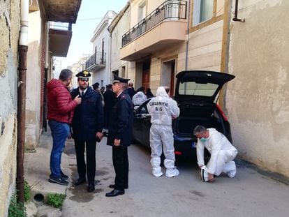 Redada en el pueblo siciliano Campobello di Mazara, donde este miércoles se ha encontrado un segundo escondite del capo Matteo Messina Denaro.
