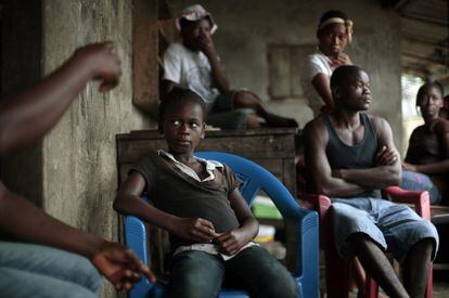 Un hu&eacute;rfano se recupera en un centro en Liberia.