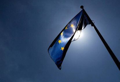 Bandera europea en el edificio de la Comisión en Bruselas.
