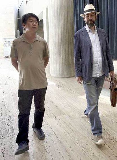 Wang Bing y Jaime Rosales, ayer, en el CCCB.