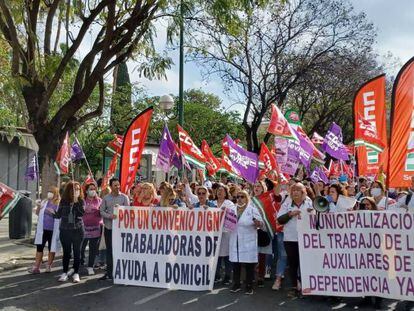 Manifestación del sector de la ayuda a domicilio en Sevilla.