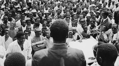 Un mitin político en Guinea Ecuatorial antes de las primeras elecciones del país desde que obtuvo su independencia de España, en 1968.