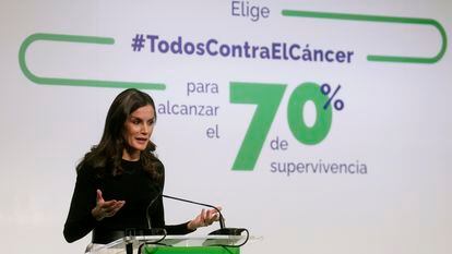 La reina Letizia da un discurso durante la presentación en Madrid de la campaña Todos contra el cáncer, promovida por la Asociación Española Contra el Cáncer (AECC).