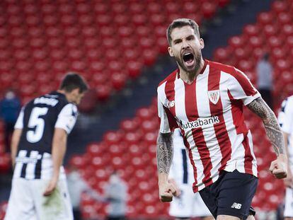 Íñigo Martínez celebra un gol con el Athletic. / J. M. SERRANO ARCE (GETTY)