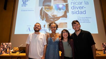 Desde la izquierda, Diego Soliveres, Lucía Assué, Anna Marchessi y Emilio Papamija, en el campus de la Academia de Cine en Valencia.