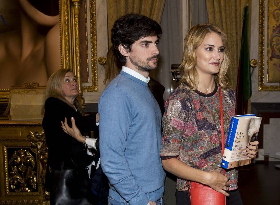 Alba Carrillo y David Vallespín durante la presentacion de un libro en Madrid en marzo.