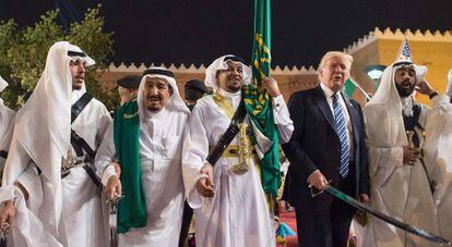Donald Trump, con el rey Salman (segundo por la izquierda) durante la reciente visita del presidente de Estados Unidos a Arabia Saud&iacute;.&nbsp;