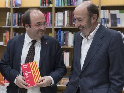 Miquel Iceta y Alfredo Pérez Rubalcaba el 2017 en Barcelona.