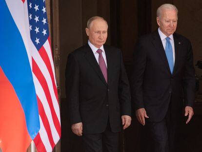 Vladímir Putin y Joe Biden, durante un encuentro Rusia-EE UU celebrado en Ginebra en junio de 2021.