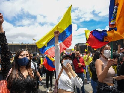 Una multitud protesta contra el Gobierno de Iván Duque, en la Plaza de Bolívar, en el centro de Bogotá, el pasado 12 de mayo.
