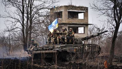 Maniobras de la Tercera Brigada de Tanques del ejército de Ucrania en la región de Járkov el día 17.
