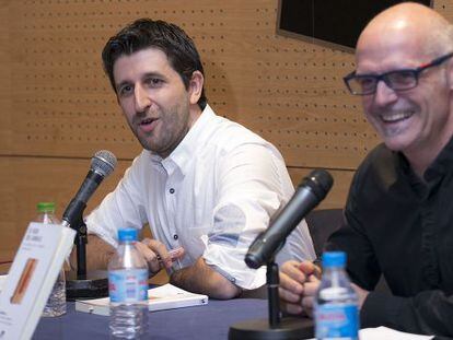 Lluís Pellicer, a l'esquerra, i José García-Montalvo, ahir a la presentació del llibre de Pellicer.