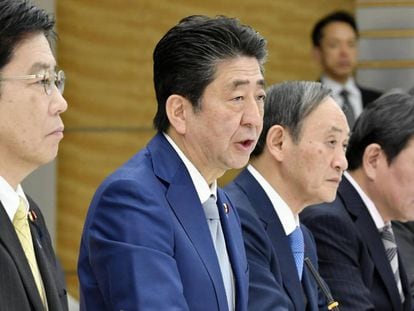 El primer ministro japonés, Shinzo Abe, el jueves con su Ejecutivo.