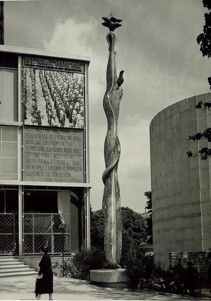 'El pueblo español tiene un camino que conduce a una estrella' (pabellón de la República en la Exposición Internacional de 1937 en París).
