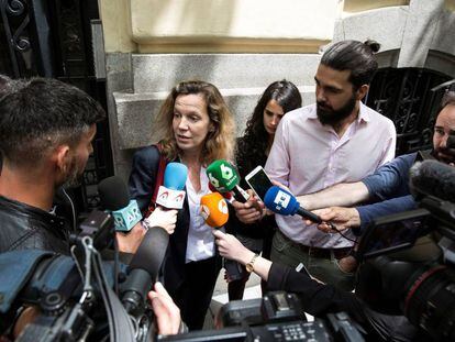 La abogada de Rosalía Iglesias, Marta Giménez-Cassina, atiende a los medios tras conocerse la sentencia del caso Gürtel.