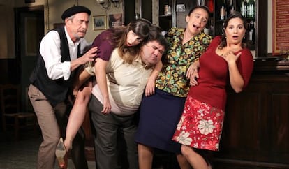 El elenco de 'L'alqueria blanca'.