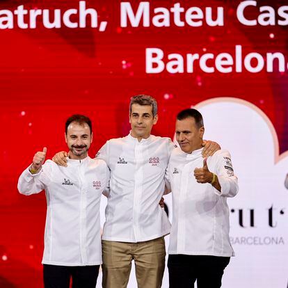 Eduard Xatruch, Mateu Casañas i Oriol Castro van rebrer ahir a la nit a Barcelona la tercera estrella Michelin per Disfrutar.