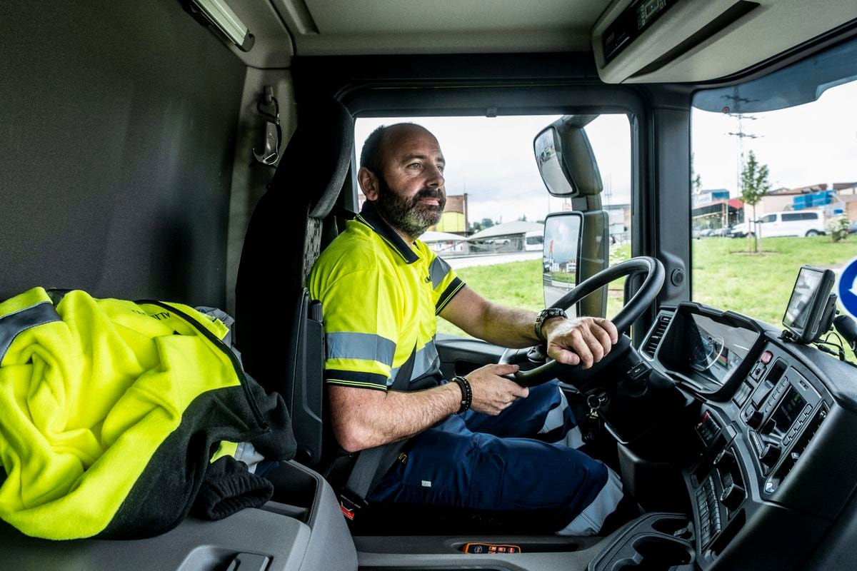 Delivery route in one of the first electric trucks in Spain: “It’s a joy, without noise or smoke” |  Climate and Environment