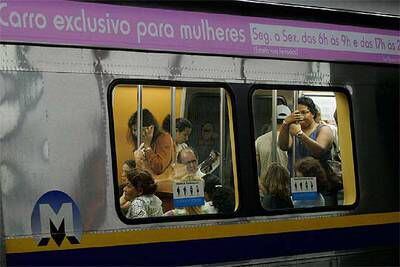 Vagón de metro en Río, en teoría exclusivo para mujeres.