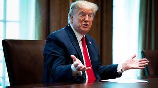 Washington (United States), 14/04/2020.- US President Donald J. Trump makes remarks as he host a meeting with recovered COVID-19 patients in the Cabinet Room at the White House, Washington, DC, USA, 14 April 2020. (Estados Unidos) EFE/EPA/Doug Mills / POOL